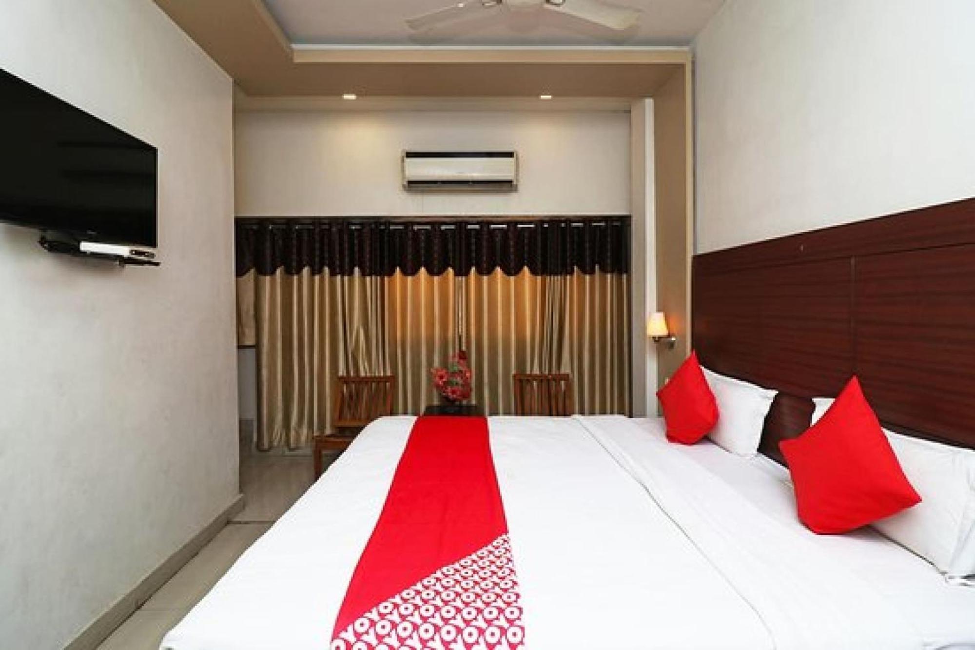 Capital O Hotel Surya Continental Lucknow Exterior photo