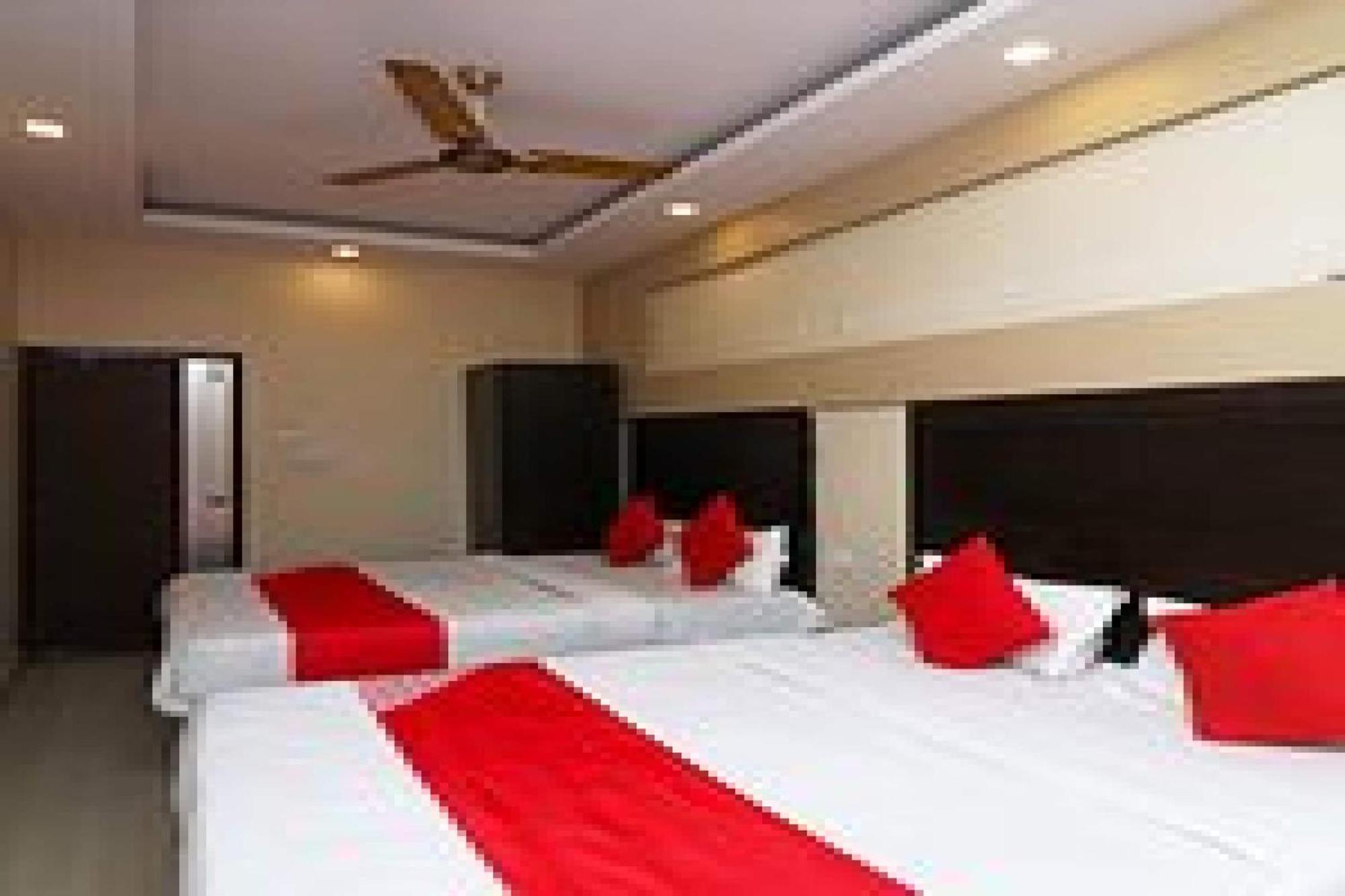 Capital O Hotel Surya Continental Lucknow Exterior photo